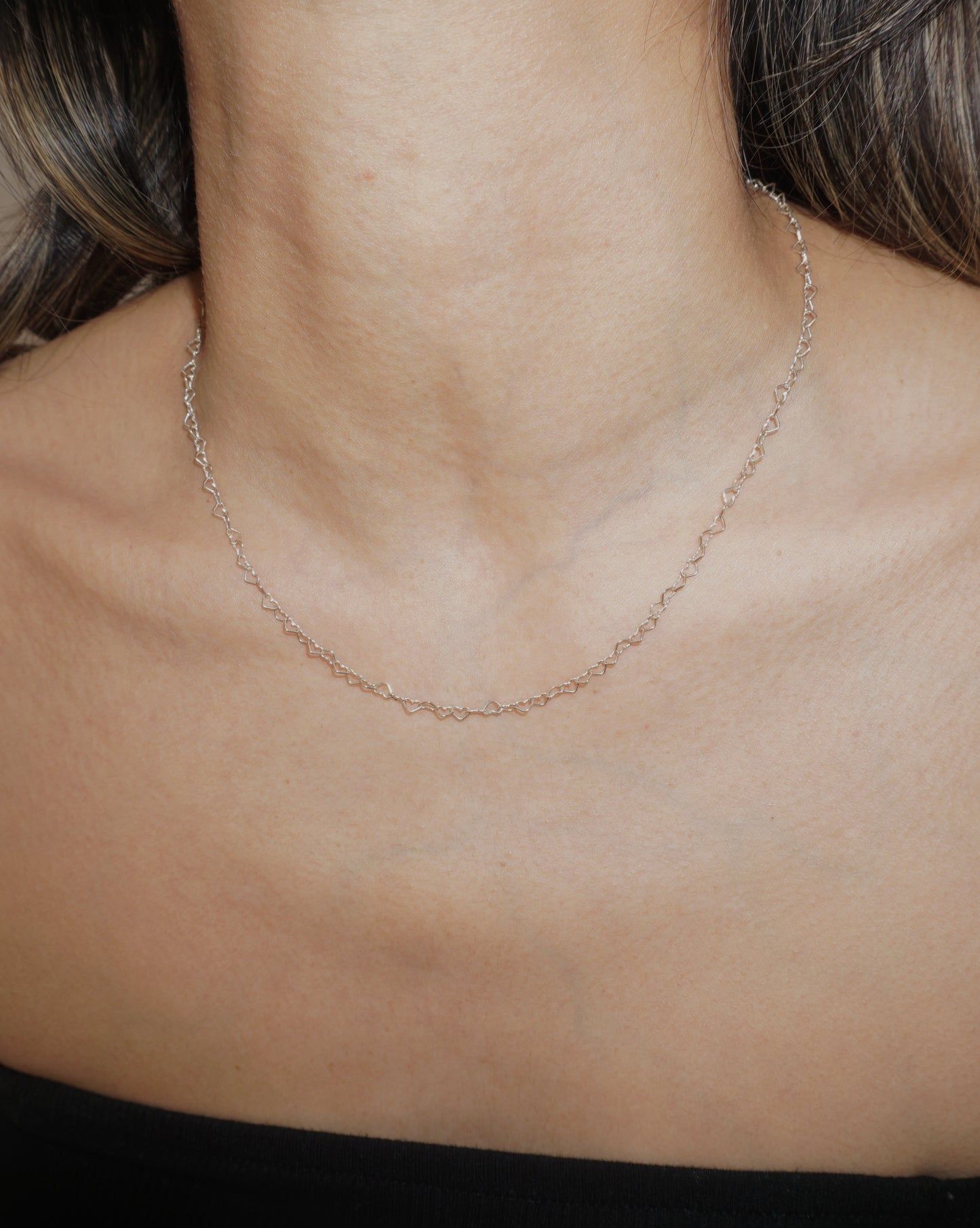 DELICATE HEARTS CHOKER